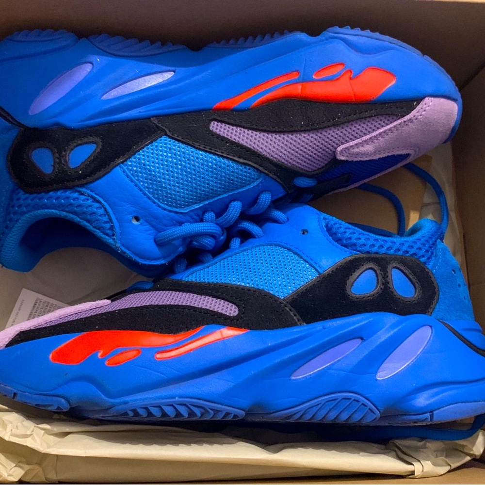 Yezzys size 8w / 5.5